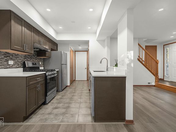 4th image of 9386 Meadowview Dr