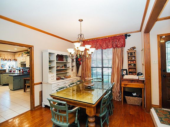 3rd image of 6110 Stoneleigh Dr