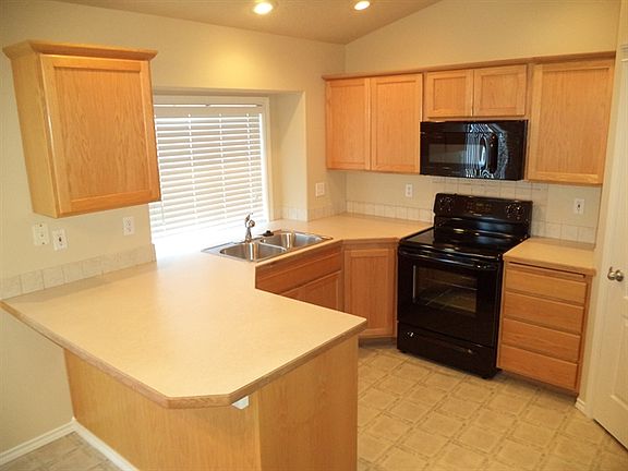 5th image of 879 S New Summer Ave