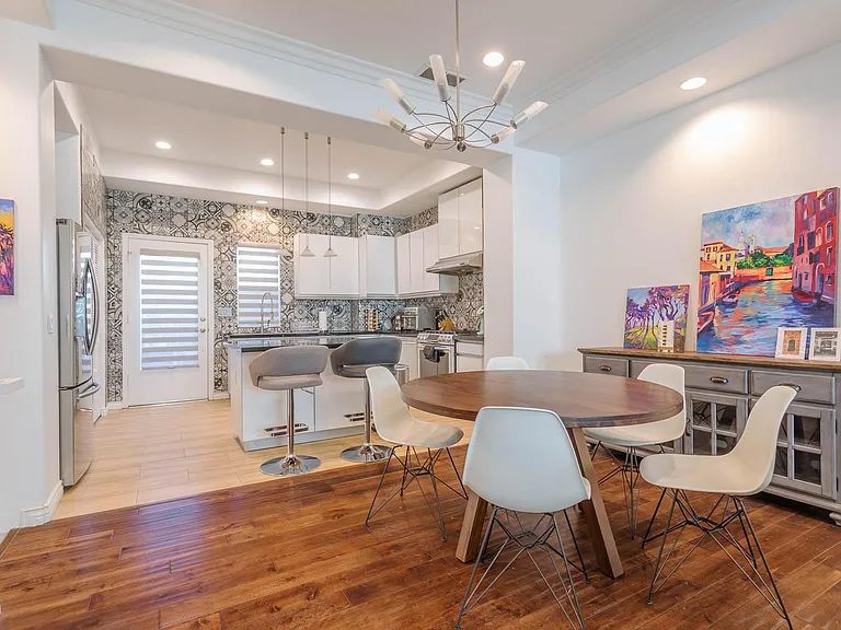 441 N Los Robles Ave — Photo 5
