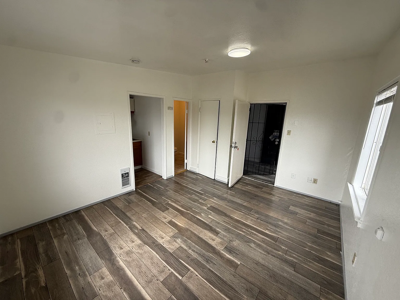 Studio, 450 sqft, $1,595 — Photo 3