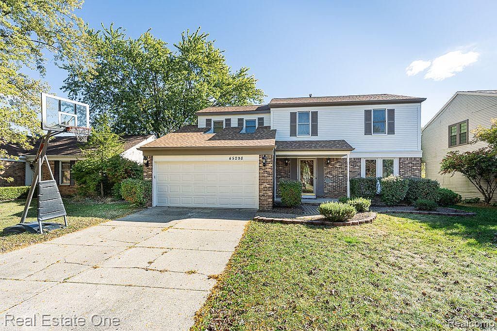 さなvivie fennecomp￥24000⇨￥19000 45298 Ronnen Dr, Macomb, MI 48044 | Zillow