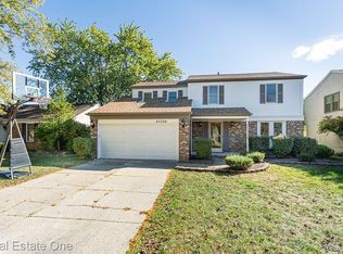 45298 Ronnen Dr, Macomb, MI 48044