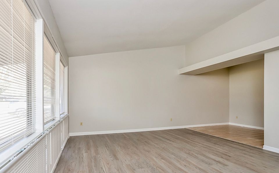 1st image of 460 Durwood Dr