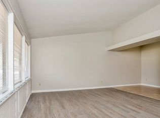 460 Durwood Dr, Florissant, MO 63033