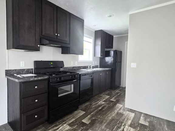 3rd image of 11 Channing Cir