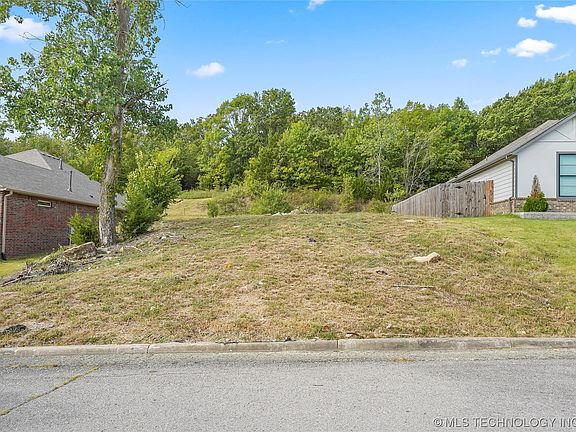 5th image of 6 S Linwood Dr