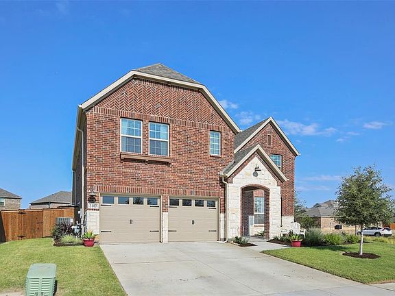 3rd image of 3103 Royal Ln