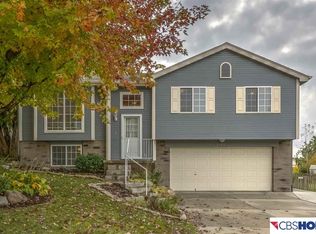 1103 Rawhide Rd, Papillion, NE 68046