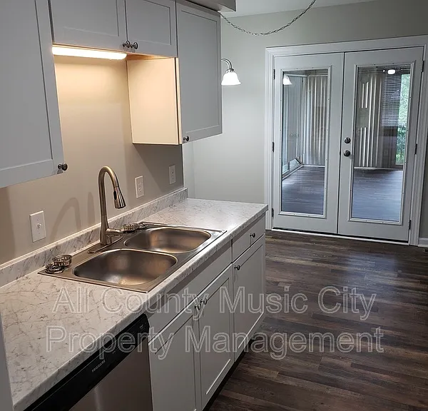 553 Owendale Dr — Photo 5