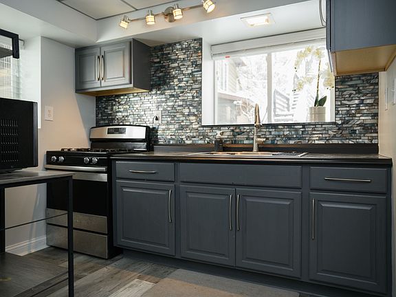 4th image of 8245 Lake Shore Dr #B
