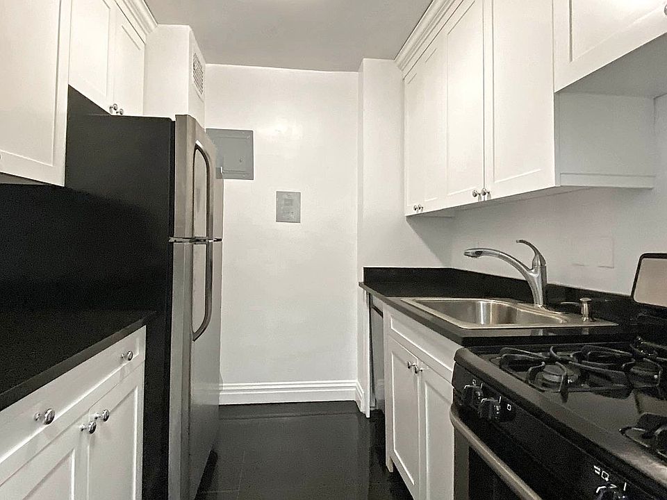 1st image of 330 W 45th St APT 8L