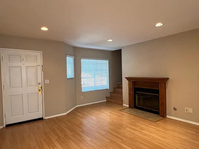 154 N Meridith Ave #9 — Photo 8