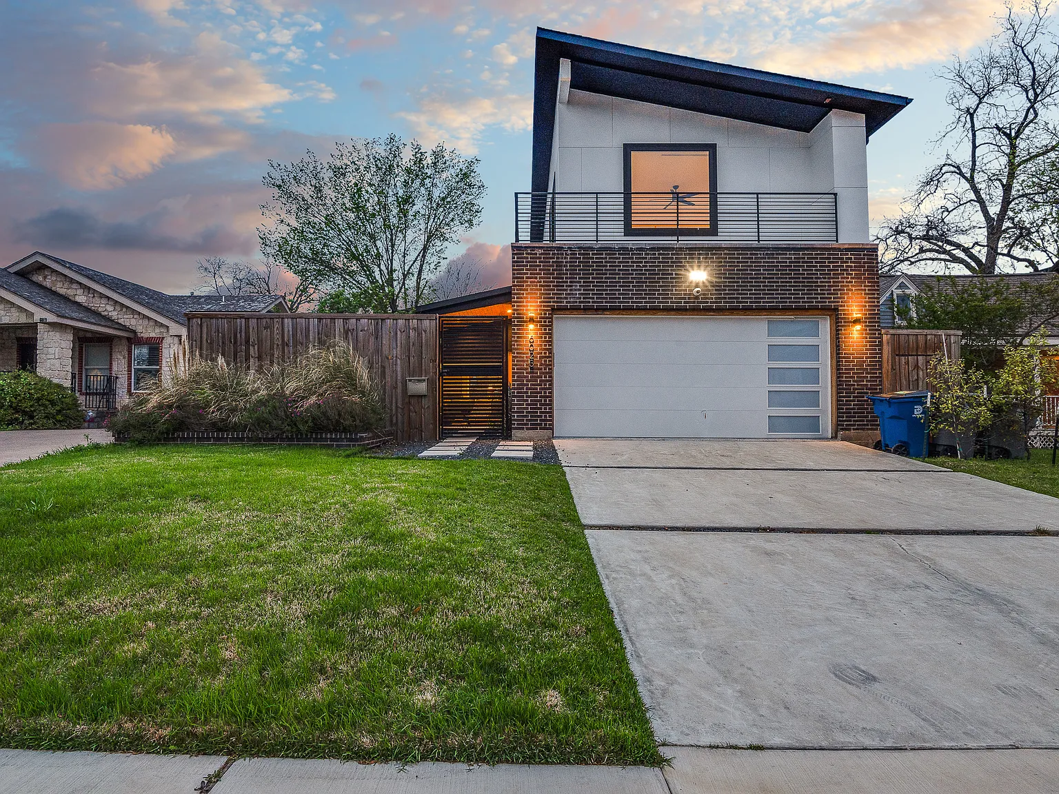 5 bed, 5.5 bath, 4180 sqft, $15,000 — Photo 2