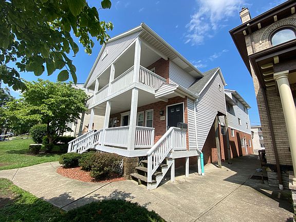 2nd image of 1726 Summit St #1728
