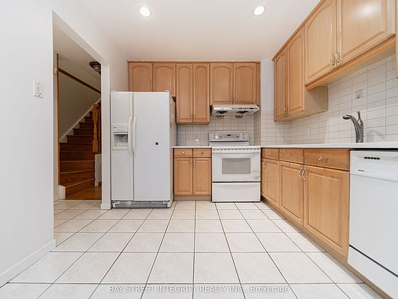 4th image of 6 Sandy Haven Dr