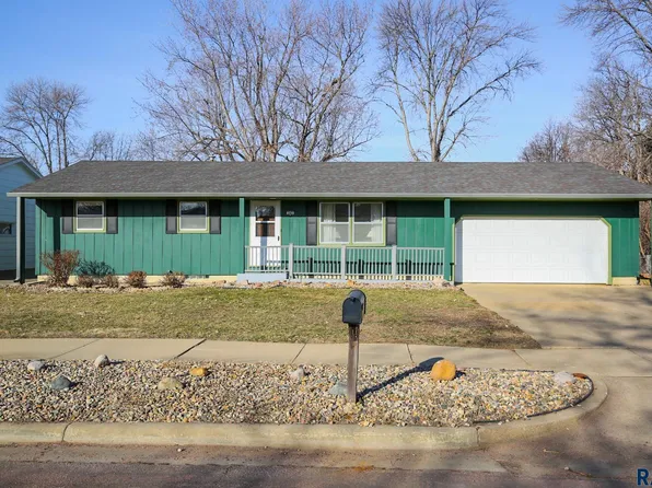 345 N Holiday Ave, Sioux Falls, SD 57103