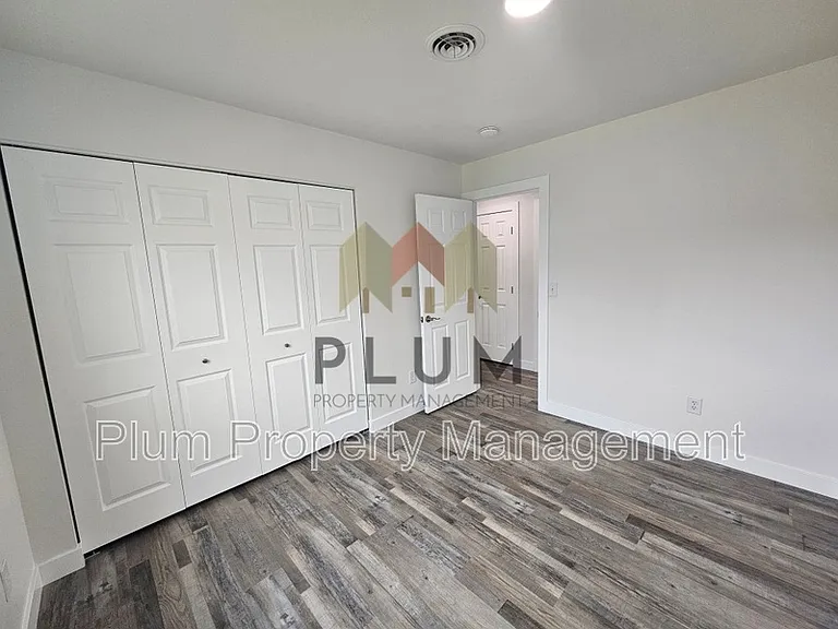 2340 Fairview Ave #2 — Photo 12