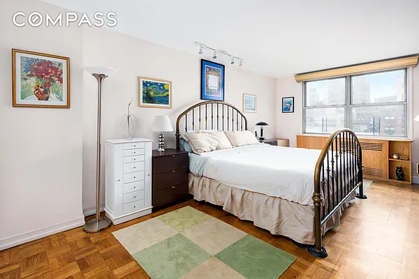 Sold by Compass | media 10