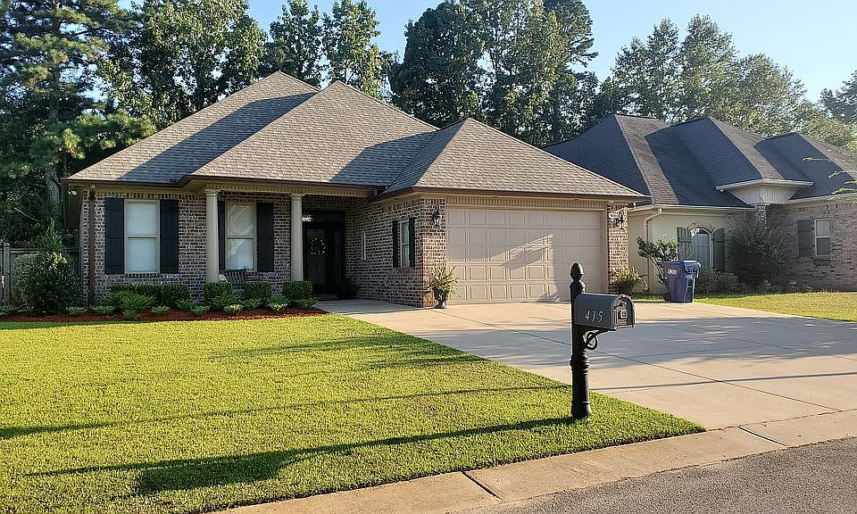 Excellent curb appeal!