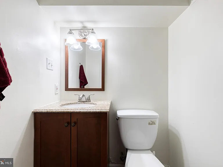 653 Dover St — Photo 16