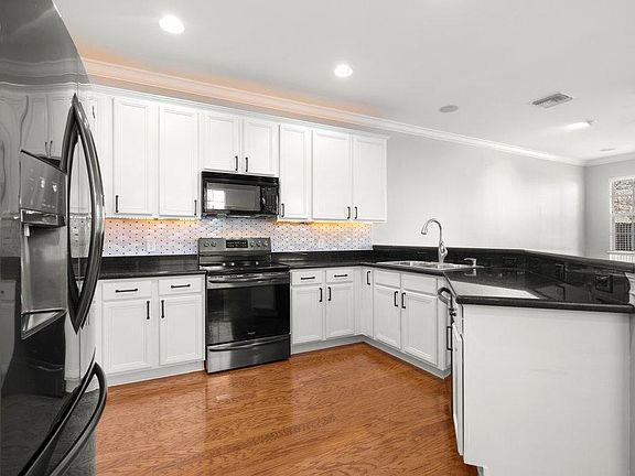 5th image of 2516 W Horatio St #A