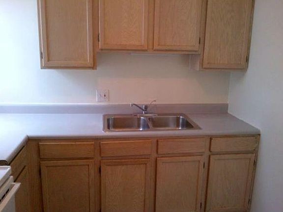 5th image of 6811 S Paxton Ave APT 106
