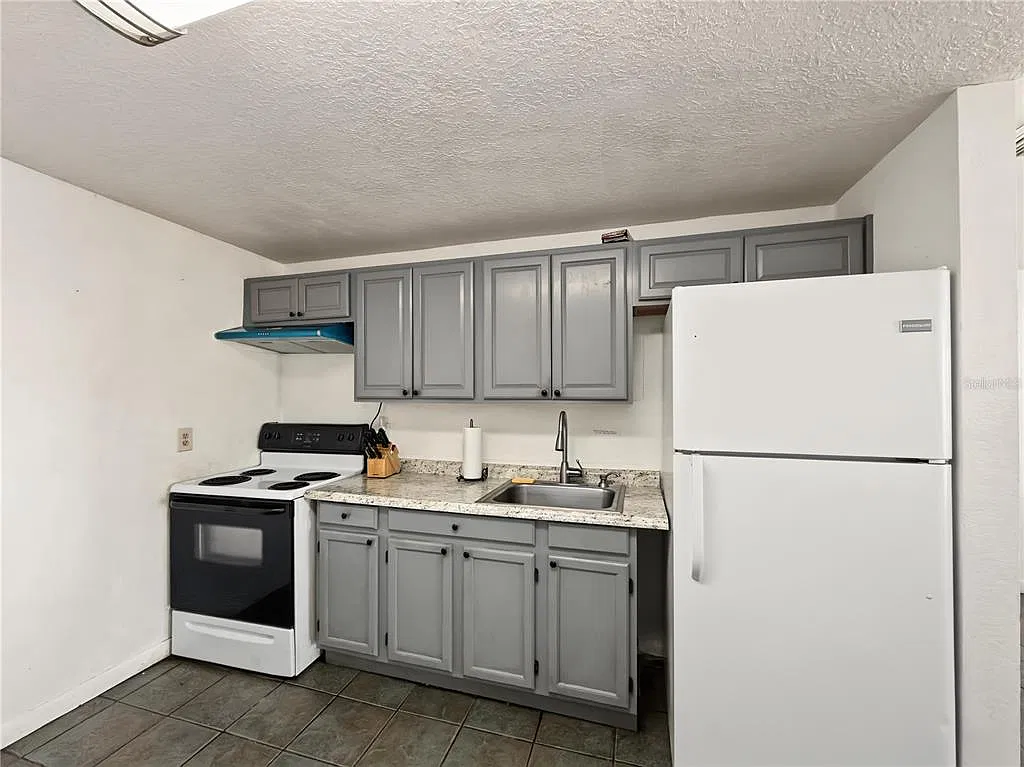 2 bed, 1.0 bath, 810 sqft, $1,495 — Photo 2