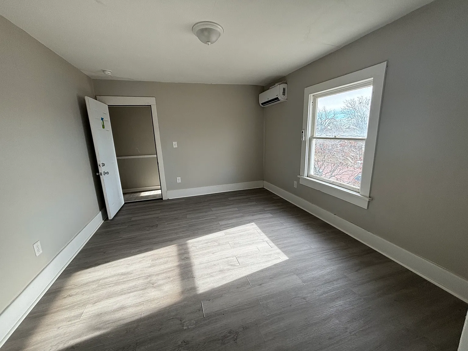 Studio, 267 sqft, $635 — Photo 2