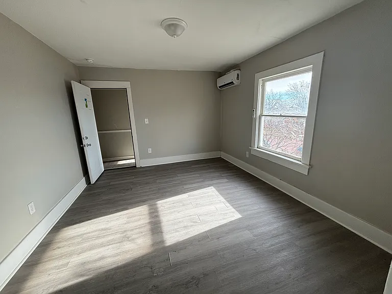 14 E 6th Ave #2 — Photo 2