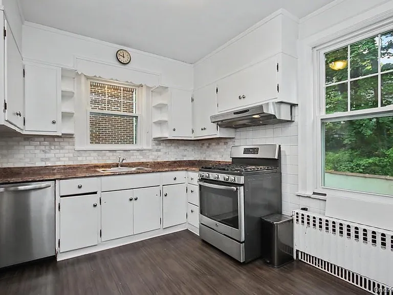 15-17 Chestnut St #15 — Photo 6