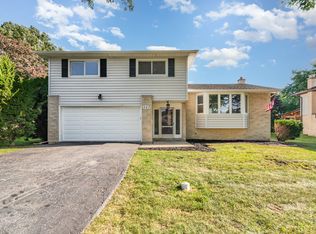 949 Rose Ln, Wheeling, IL 60090
