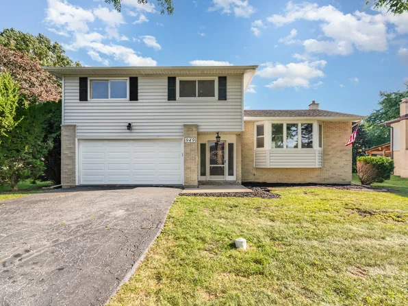 949 Rose Ln, Wheeling, IL 60090