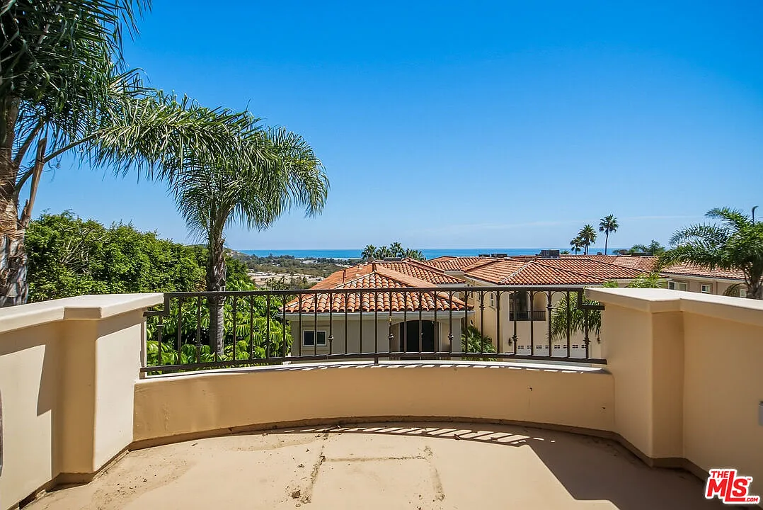 4 bed, 5.0 bath, 3848 sqft, $14,500 — Photo 4