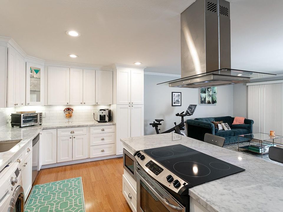 1st image of 1458 Hudson St APT 114