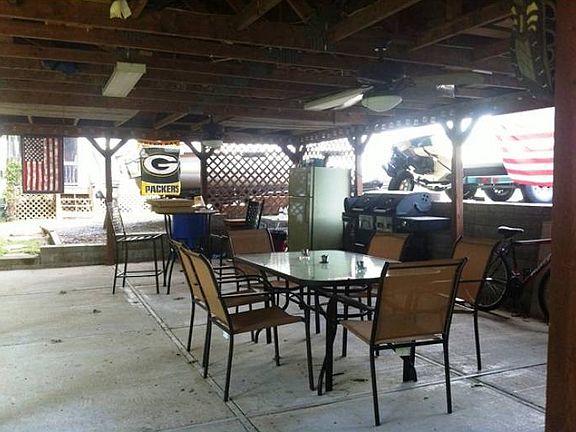 INCREDIBLE OUTDOOR PATIO