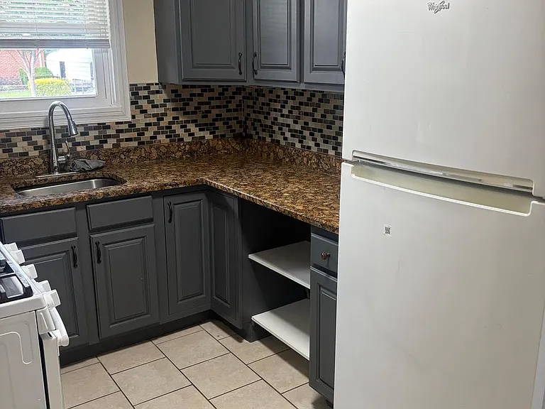 7721 Bender Rd — Photo 9
