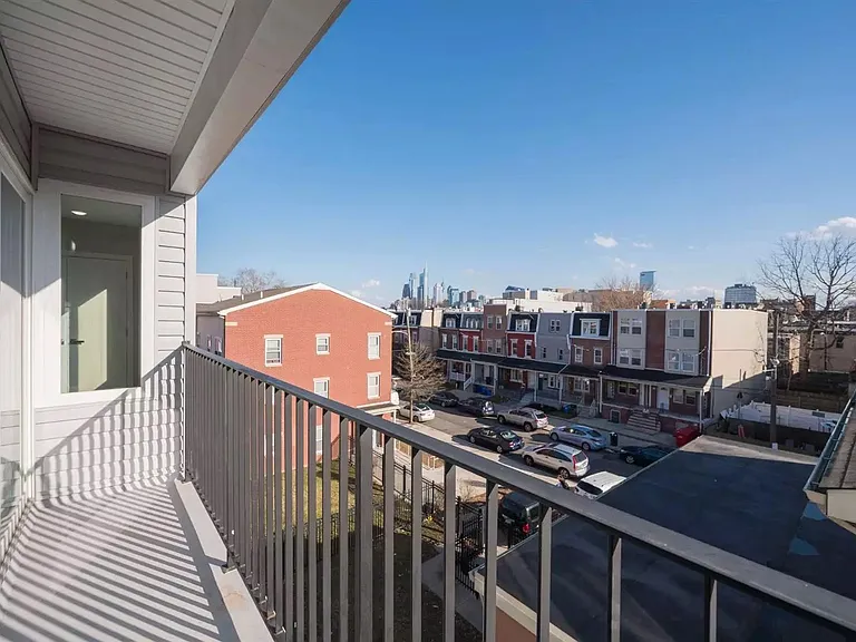 649 N 35th St #202 — Photo 18