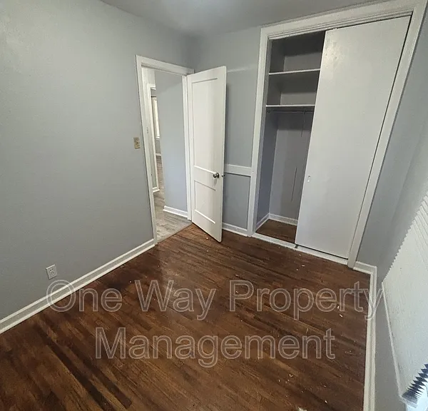 1729 E Looman St — Photo 7