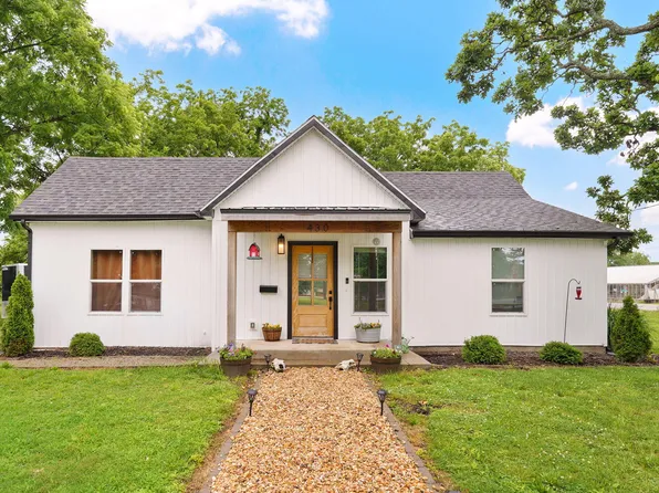430 S Oak Avenue, Aurora, MO 65605