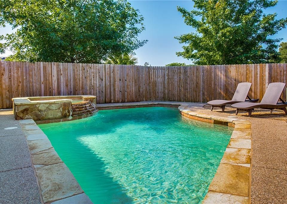 1st image of 2841 Greenway Dr