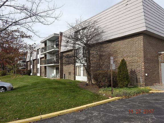 3rd image of 924 S Lake Ct #4-215