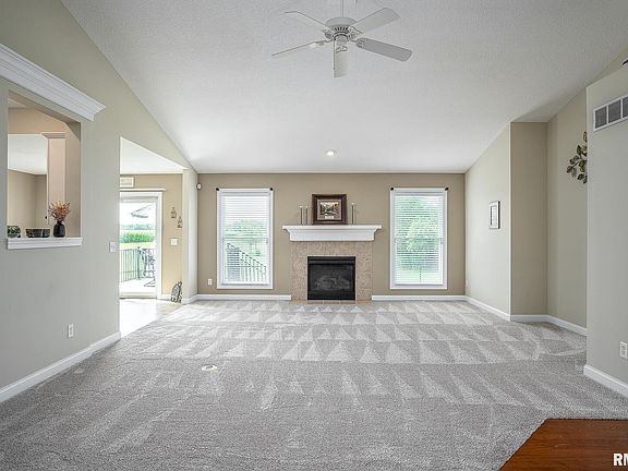 3rd image of 1611 W 65th St