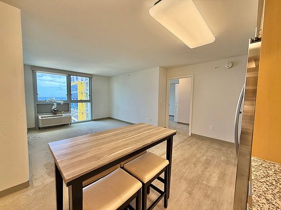 5th image of 988 Halekauwila St #3709