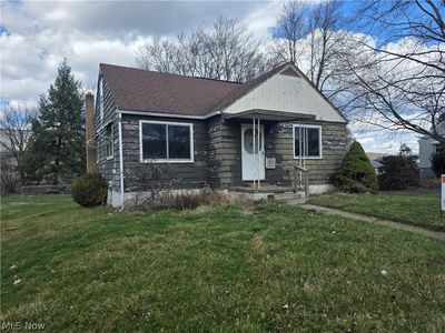 554 E Taggart St, East Palestine, OH, 44413