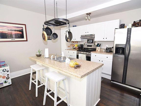 4th image of 140 Washington St #A