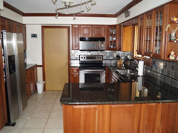 5th image of 937 Bluecrest Dr