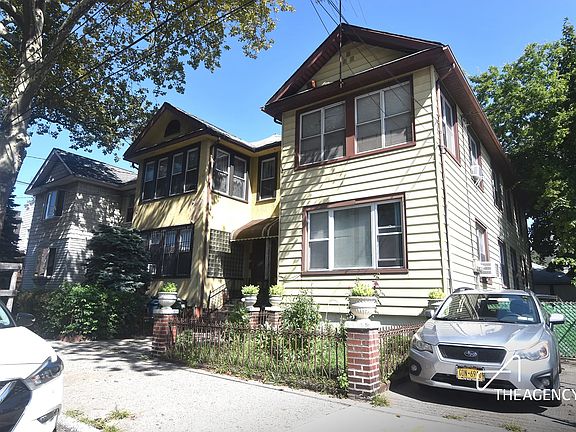 2nd image of 2231 E 18th St #Mf