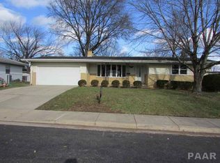2715 W Overbrook Dr, Peoria, IL 61604