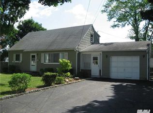 71 Osceola Ave, Deer Park, NY 11729